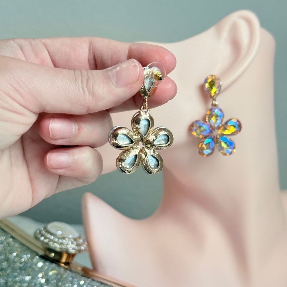 ⚜️ Gold and Blue Crystal Flower Earrings - Picture 5 of 5